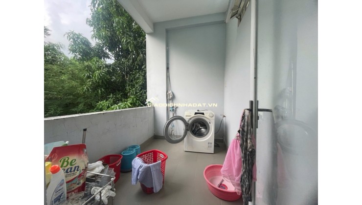 7 tỷ 2 - 100m ngang hơn 8m nhà 3 tầng kiên cố sát Vạn Phúc City - HẺM XE HƠI TỚI CỬA